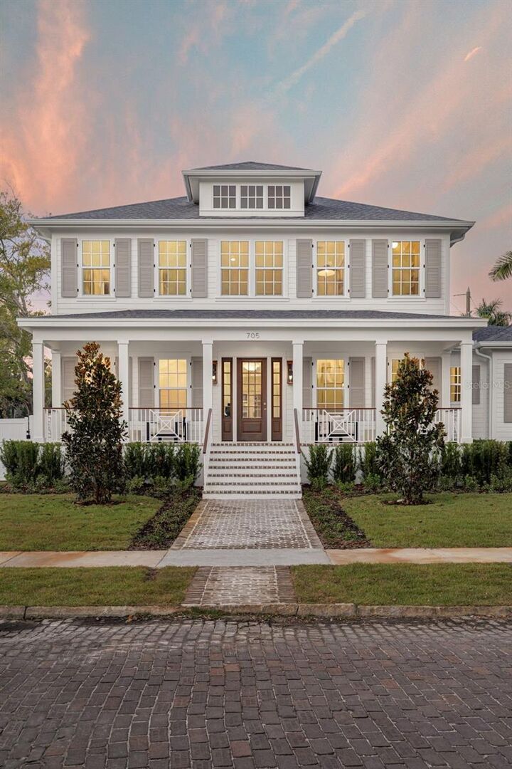 Property Photo:  705 17th Avenue NE  FL 33704 