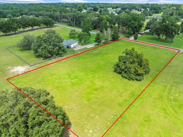 Property Photo: 736 E Dunbar Lane FL 34442