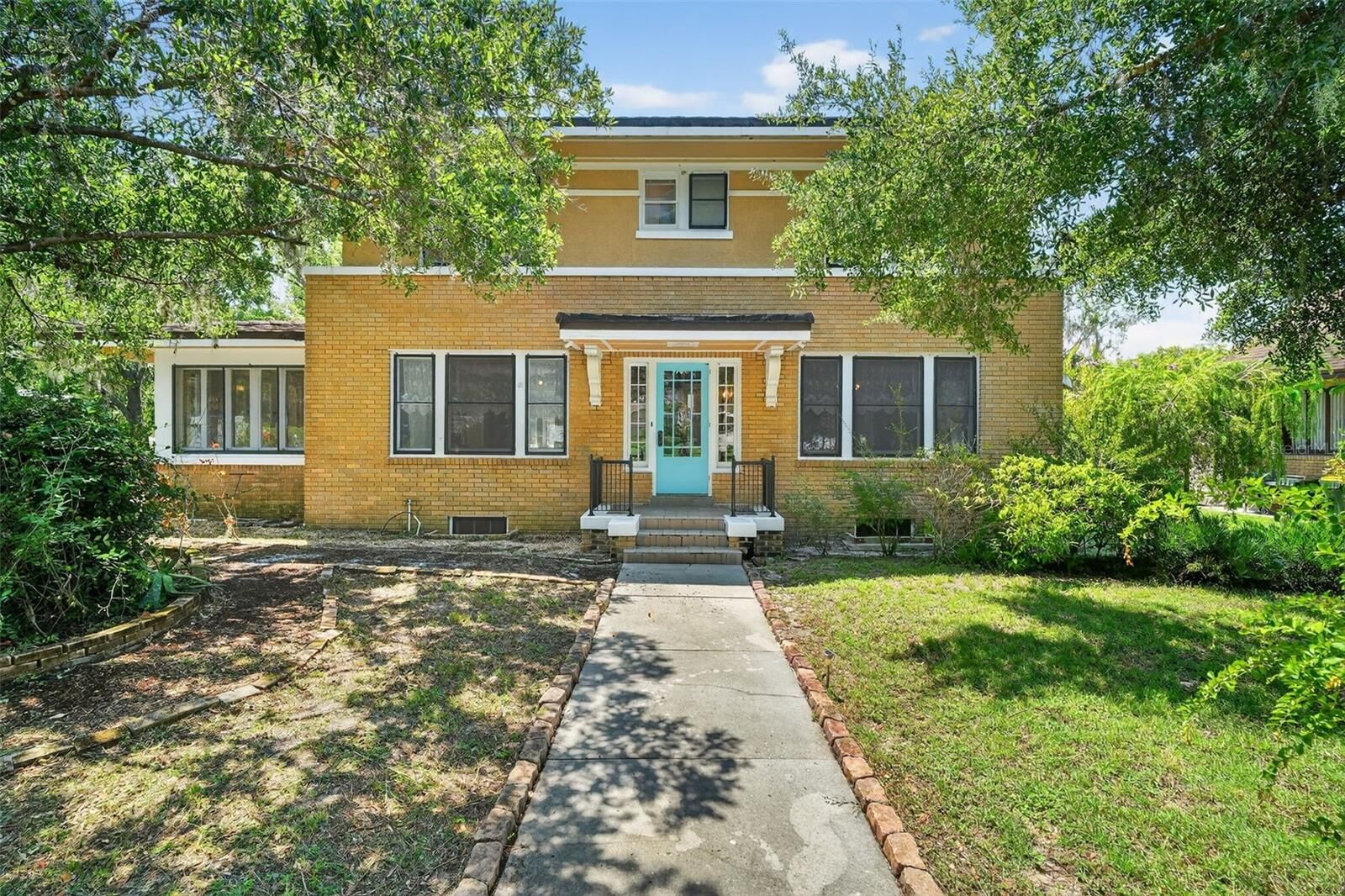 Property Photo: 475 W Minnehaha Avenue FL 34711