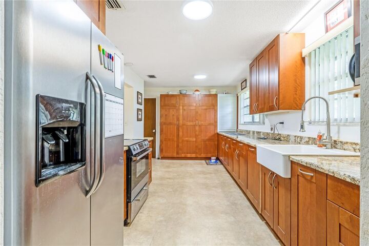 Property Photo:  24 Oak Street  FL 32127 