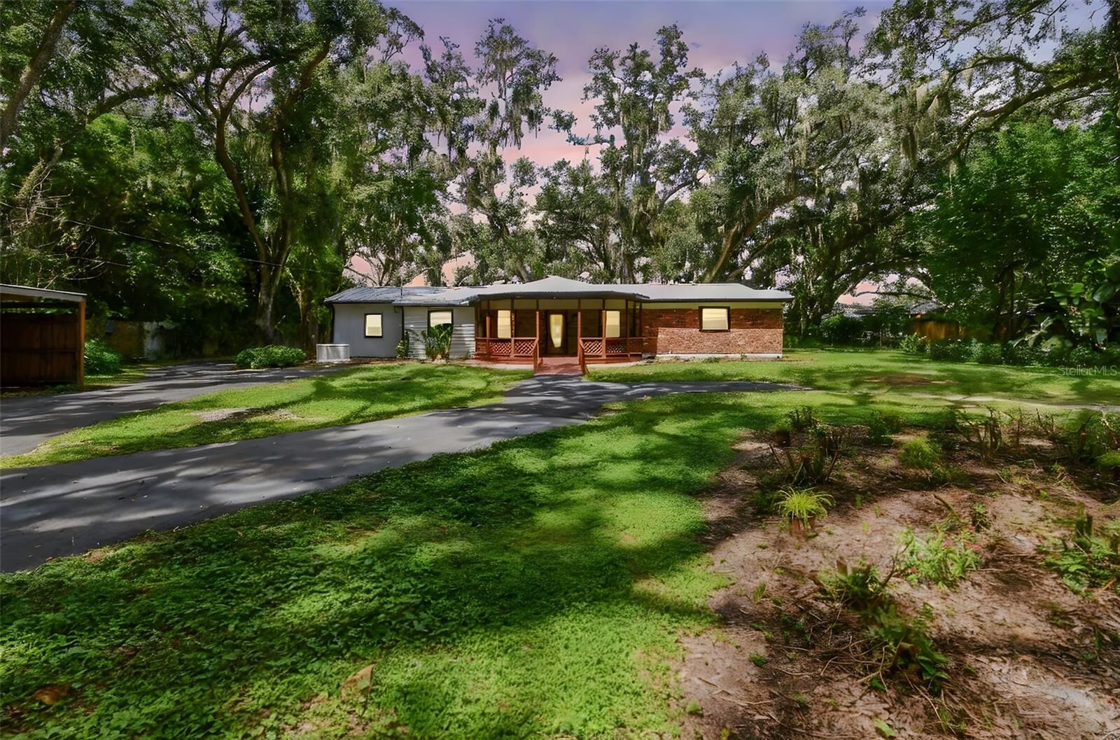 Property Photo:  2818 Viola Lane  FL 33594 