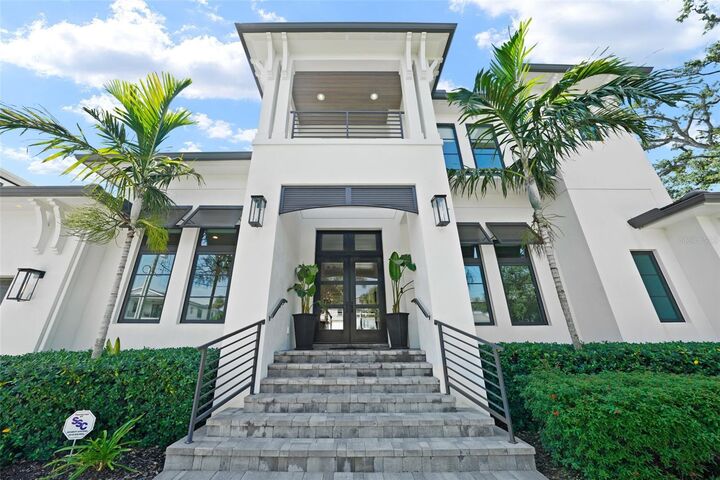 Property Photo: 555 Suwanee Circle FL 33606