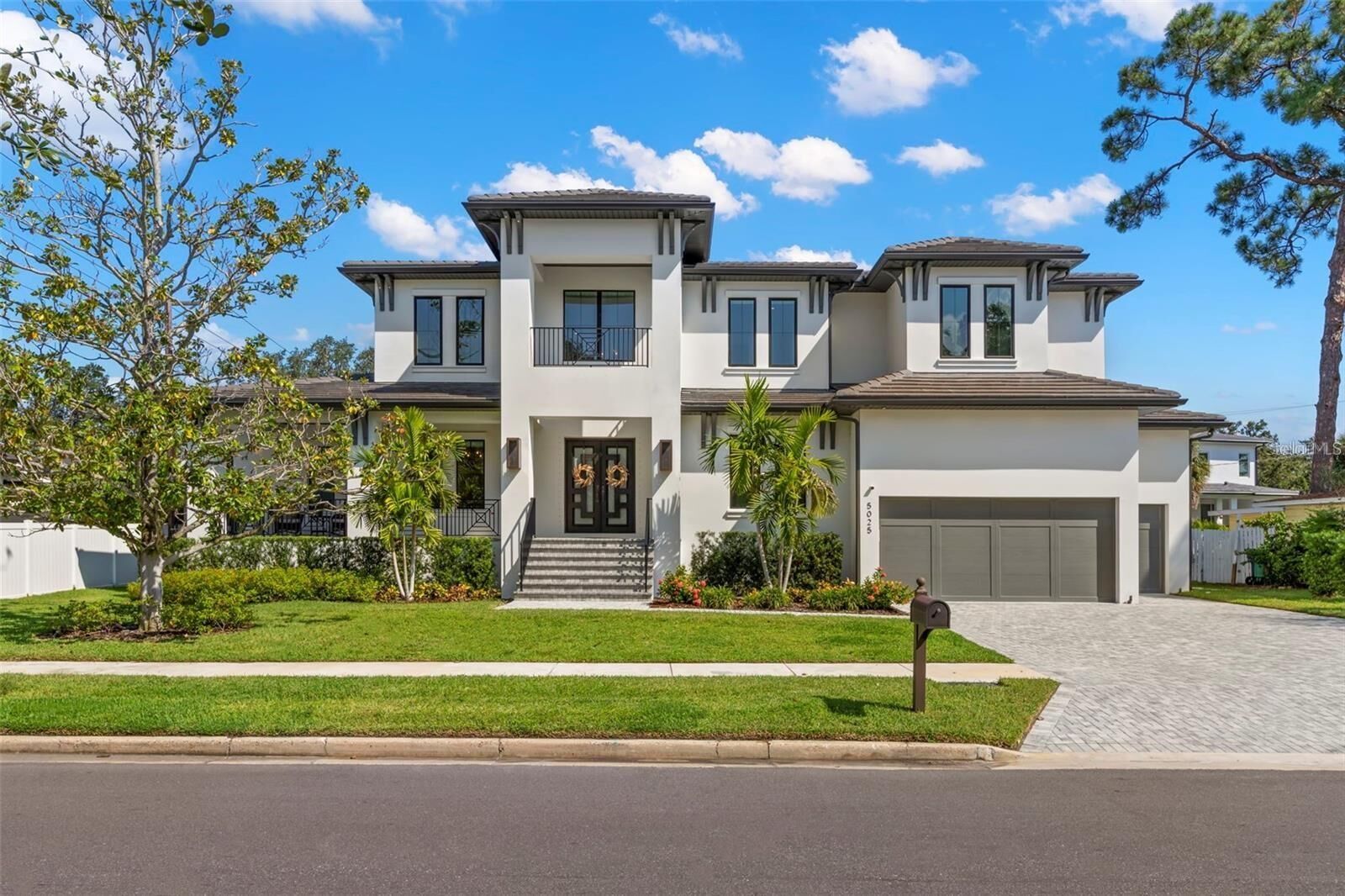 Property Photo: 5025 W Dante Avenue FL 33629