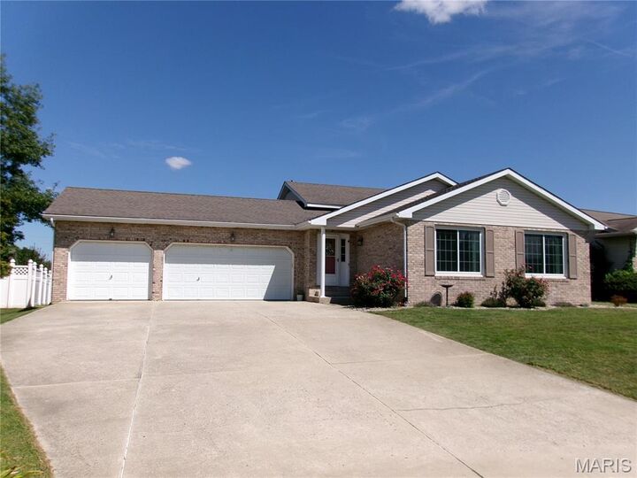 105 Quail Run  Bethalto IL 62010 photo