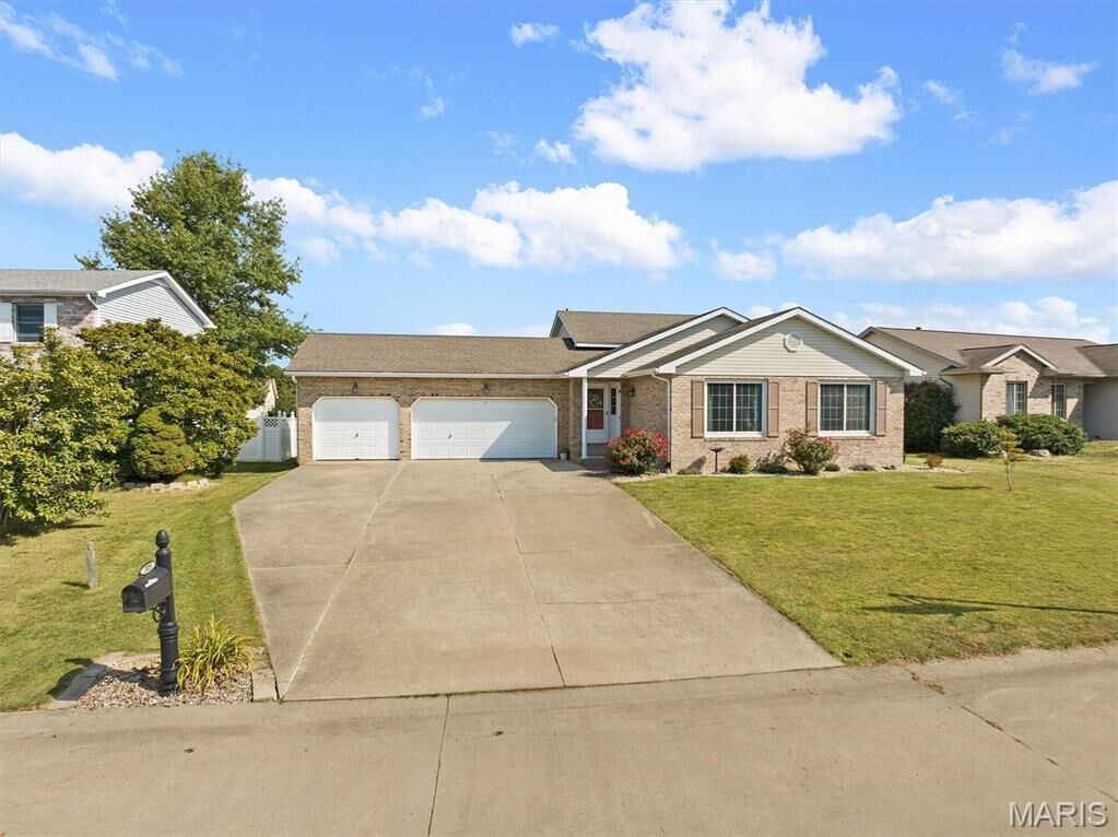 Property Photo: 105 Quail Run IL 62010