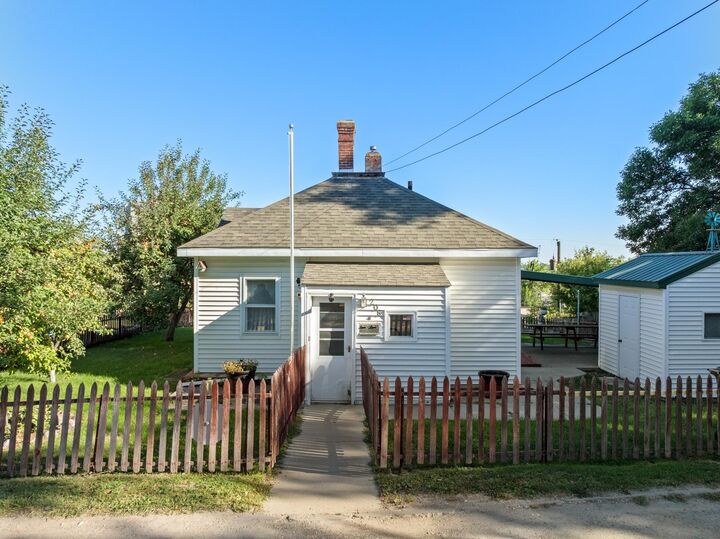 208 5th Ave SE  Minot ND 58701-0 photo