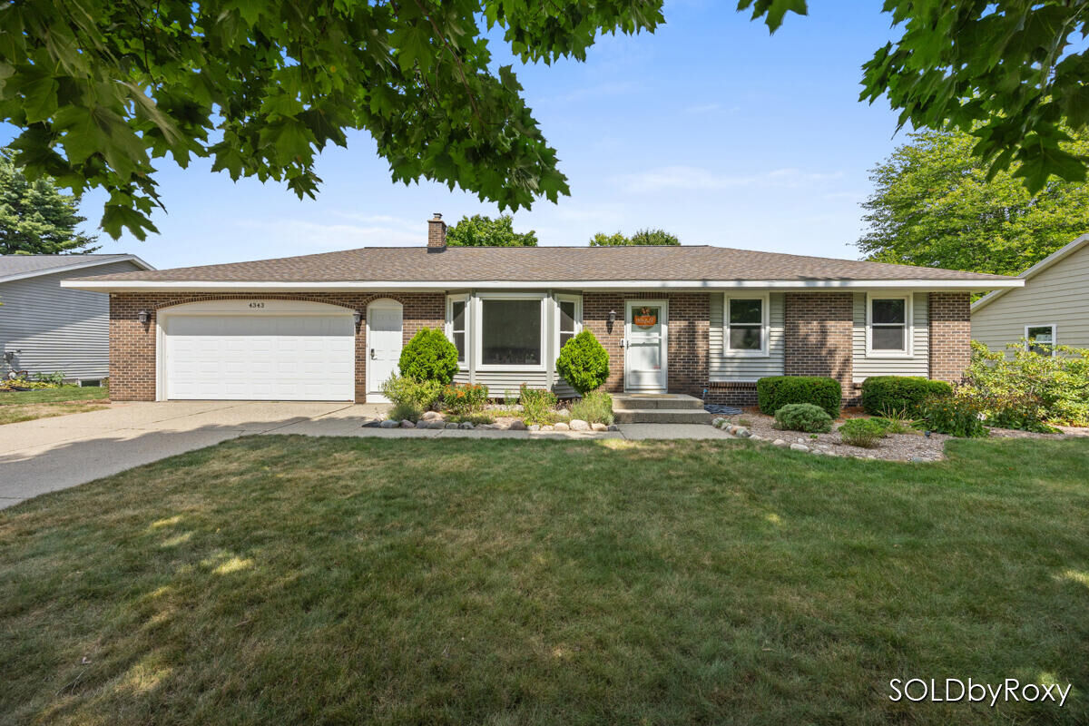 Property Photo: 4343 Glen Hollow Drive MI 49426