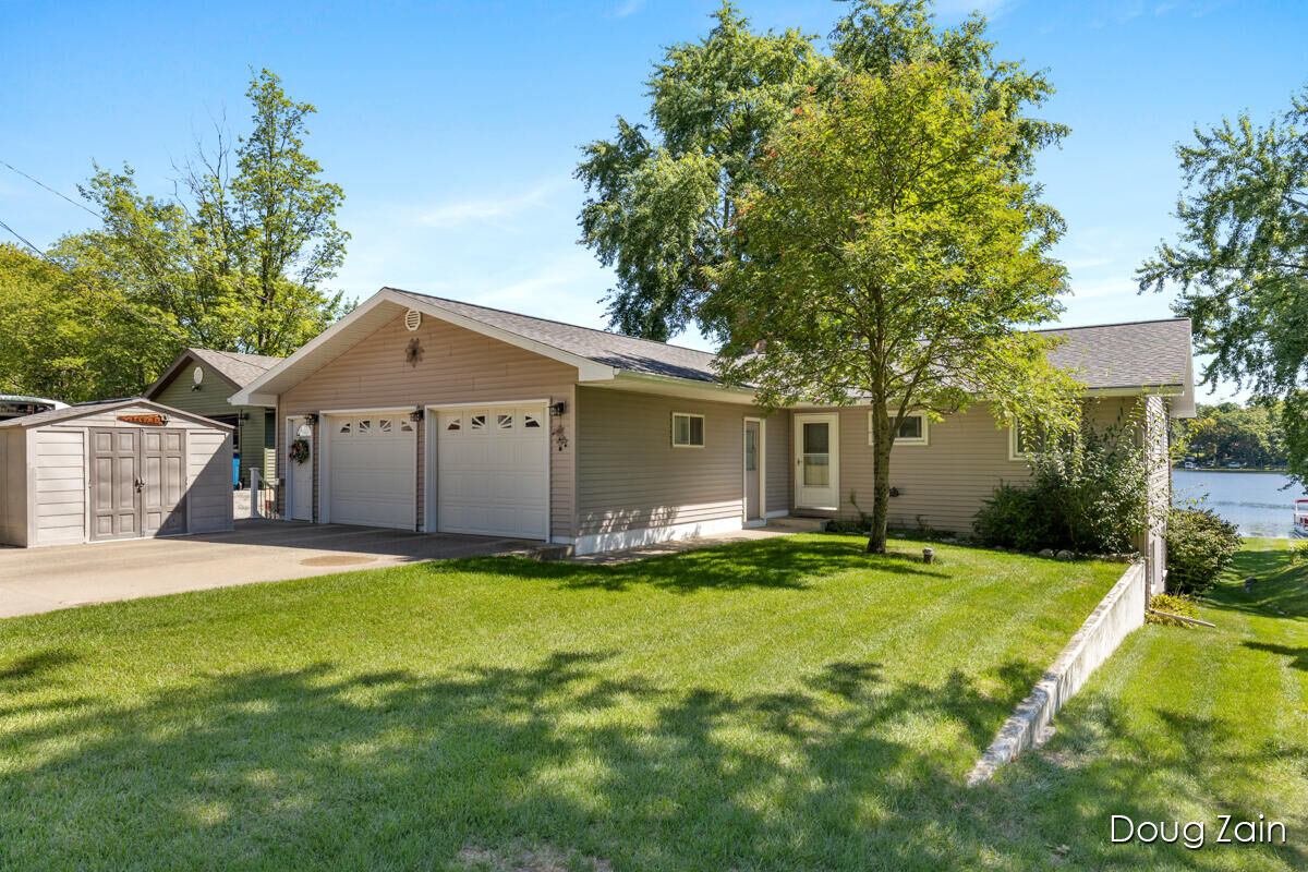 Property Photo: 13034 S Lake Breeze Drive MI 49343