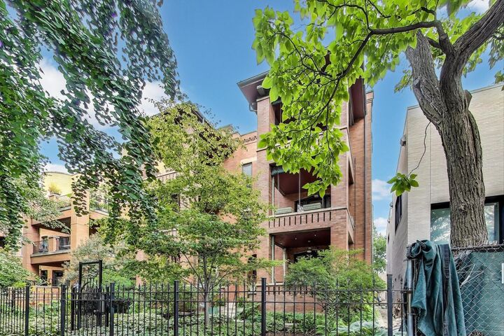 Property Photo:  4609 N Magnolia Avenue 2S  IL 60640 