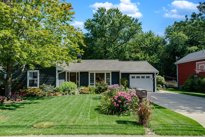 Property Photo:  57 Pine Tree Row  IL 60047 