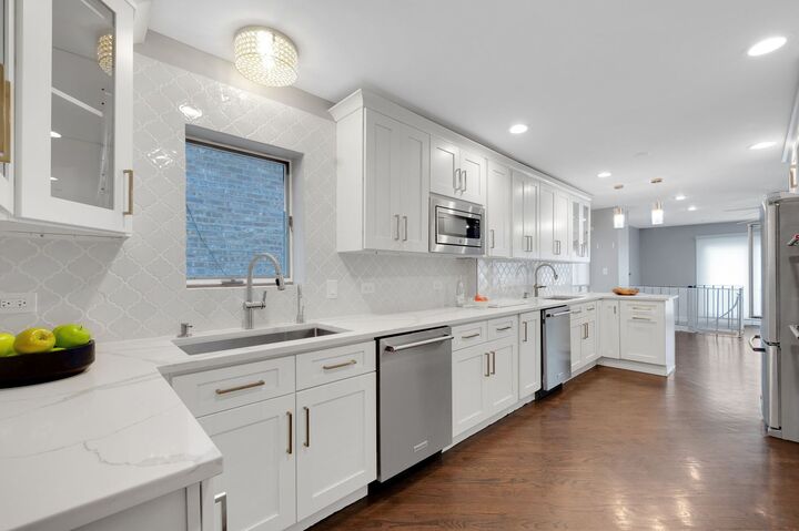Property Photo:  3123 W Chase Avenue  IL 60645 