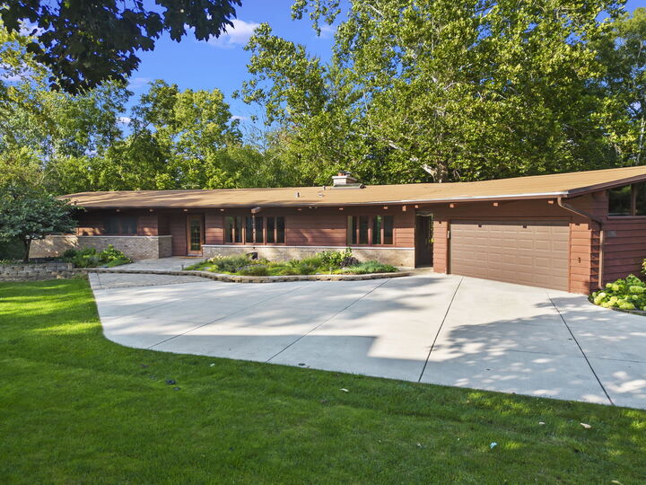 621 Plamondon Court  Wheaton IL 60189 photo