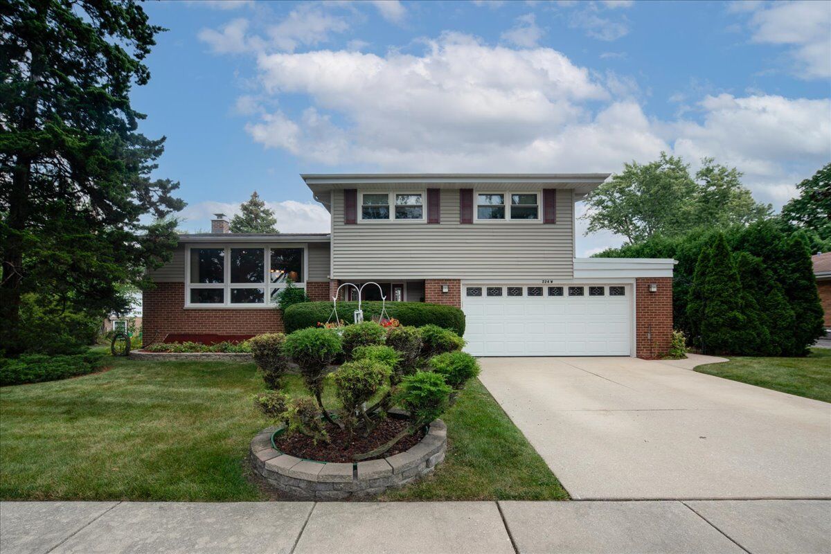 Property Photo: 224 W Bradley Street IL 60016