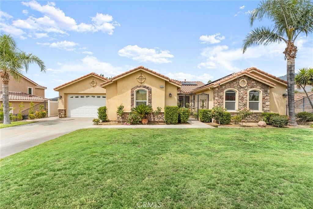 Property Photo:  6792 N Ofelia Drive  CA 92407 