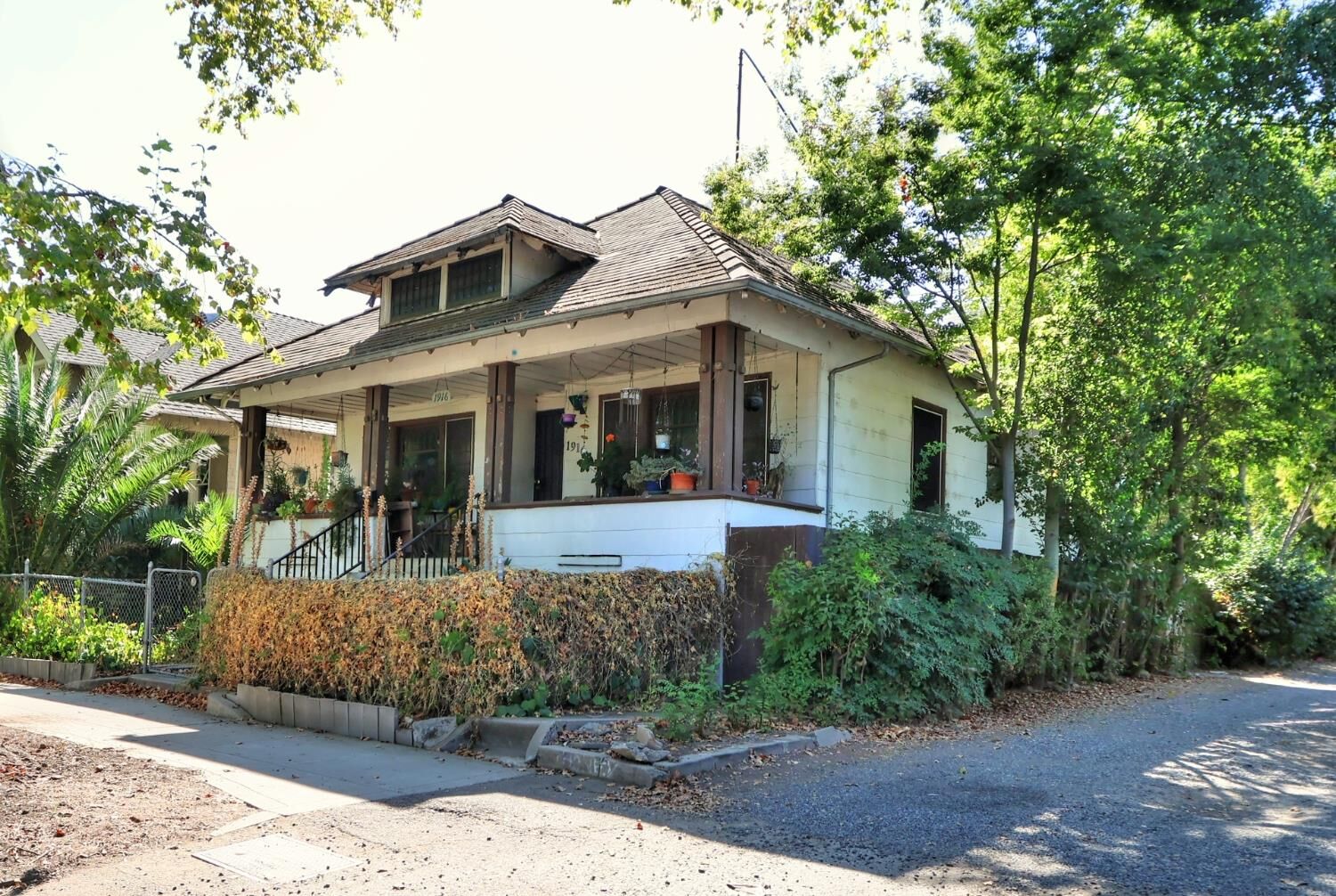 Property Photo: 1916 18th Street CA 95811