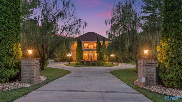 Property Photo: 4521 Ivy Dale Road SE AL 35603