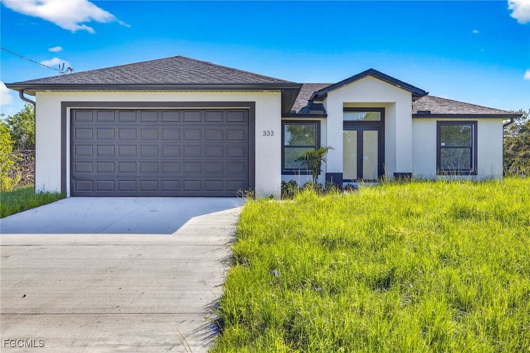 Property Photo:  333 Pinehurst Avenue  FL 33974 