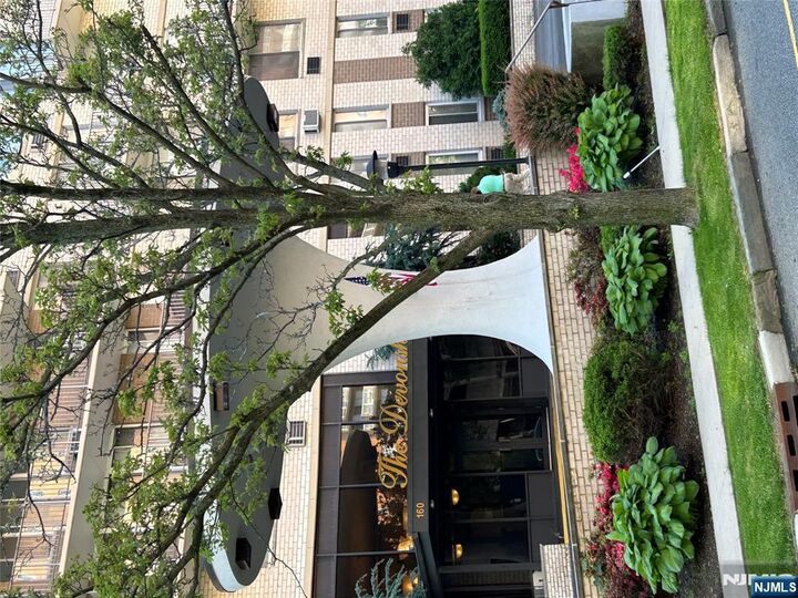Property Photo:  160 Overlook Avenue 2C  NJ 07601 