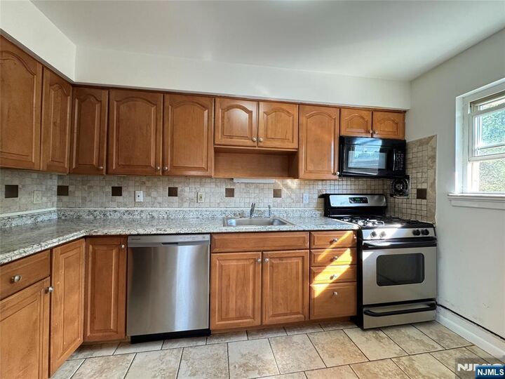 Property Photo:  1432 13th Street 2nd Fl  NJ 07024 