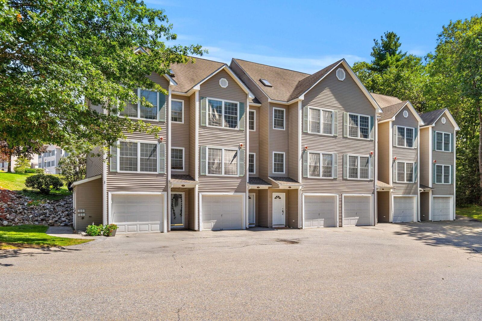 Property Photo:  16 Intervale Court  NH 03051-3997 