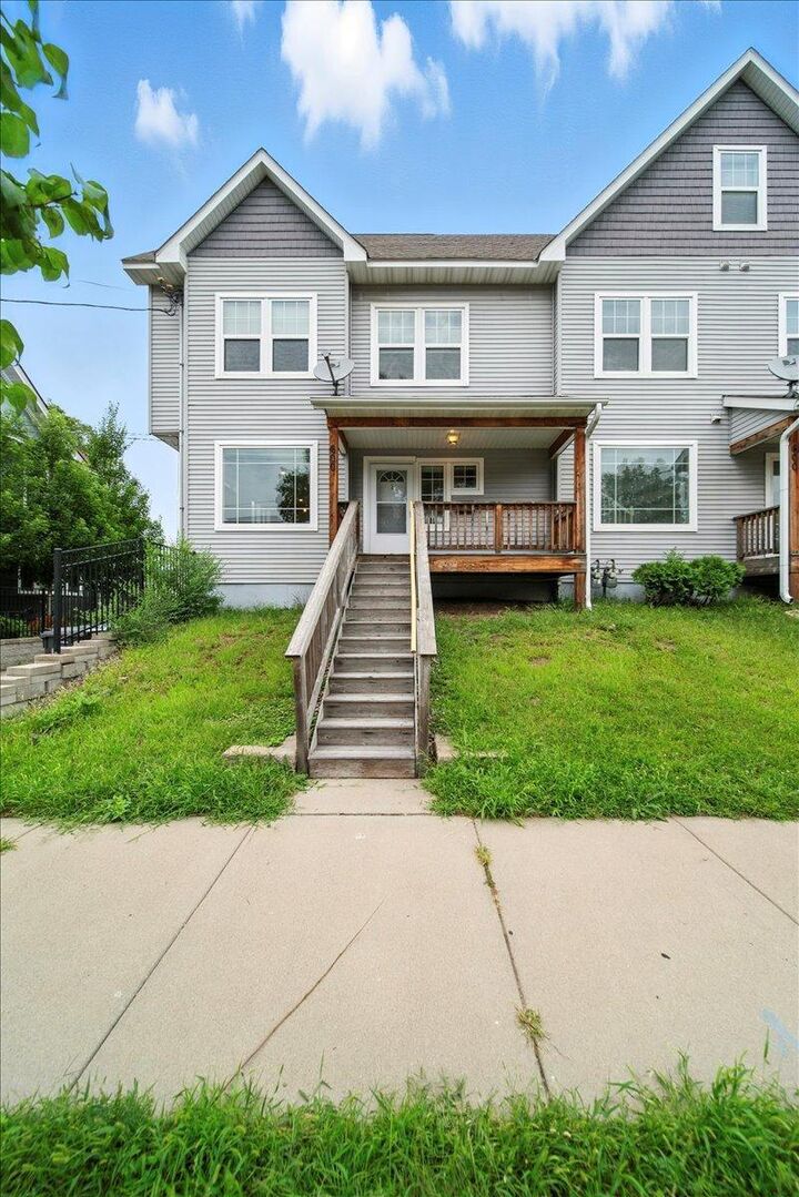 Property Photo: 600 W 32nd Street 4 MN 55408