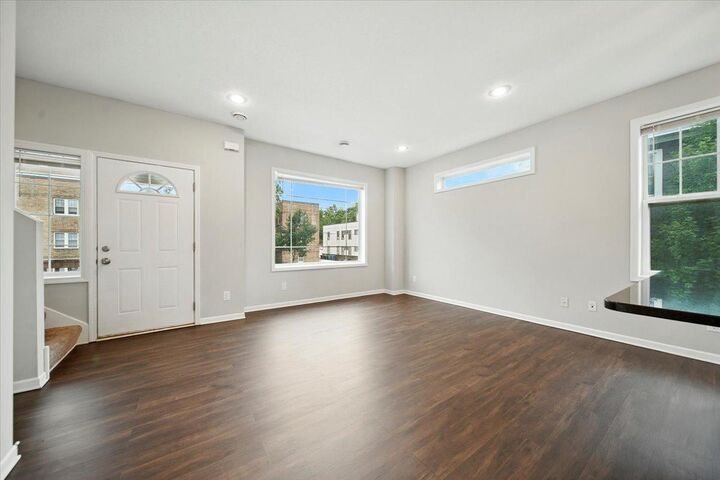 Property Photo: 600 W 32nd Street 4 MN 55408
