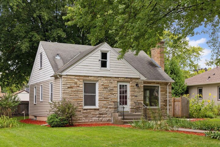 Property Photo:  2906 Zenith Avenue N  MN 55422 
