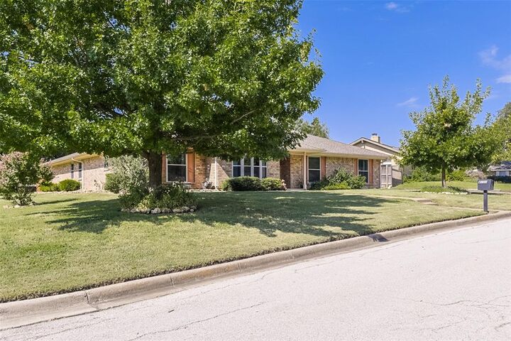 Photo de la propriété:  4151 Ladera Court  TX 76133 