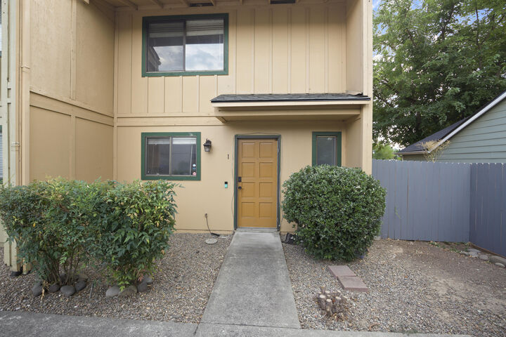 Property Photo: 1111 Stevens Street 1 OR 97504