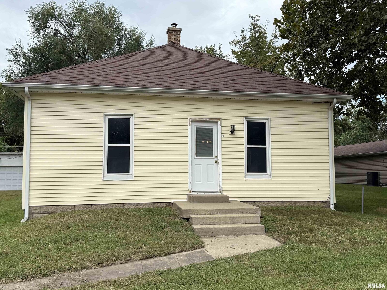 Property Photo: 740 E Laurel Avenue IL 62644