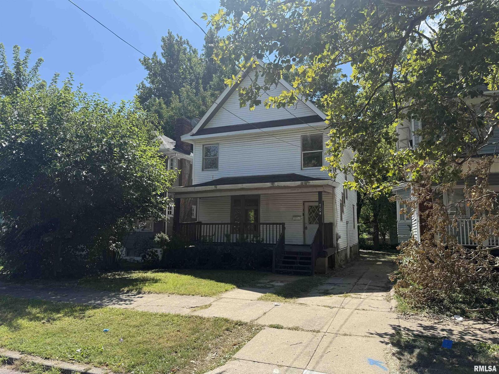 Property Photo: 704 E Lasalle Street IL 61603