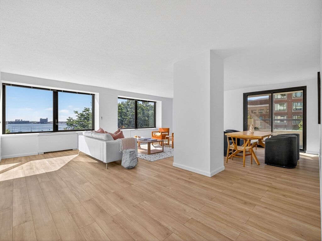 Property Photo:  65 East India Row 6F  MA 02110 