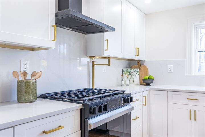 Property Photo:  36 Waverly Place 2  MA 02176 