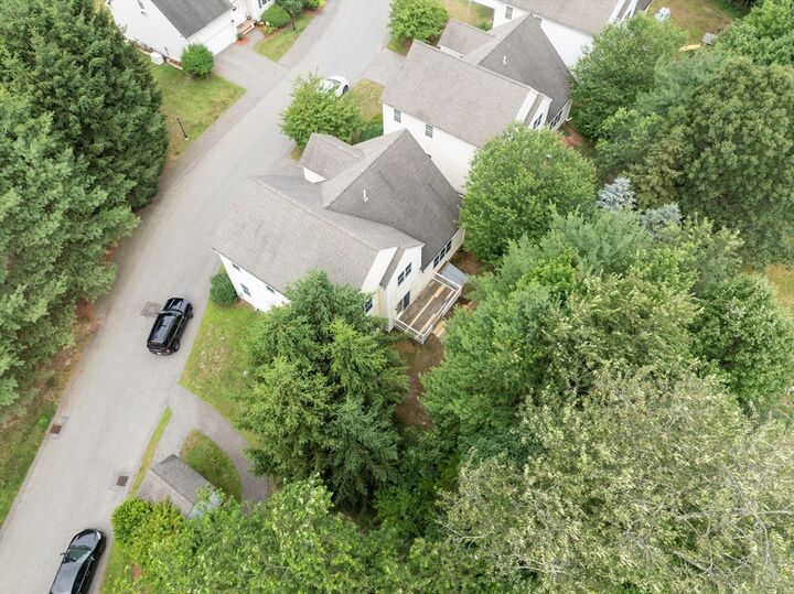 Property Photo:  5 Equestrian Lane Unit 5  MA 01824
