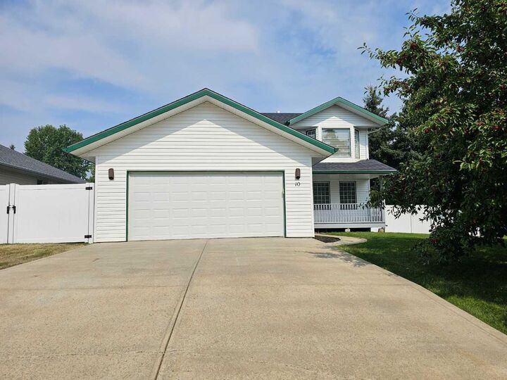 Property Photo:  10 Pickwick Lane  AB T4L 1T6 