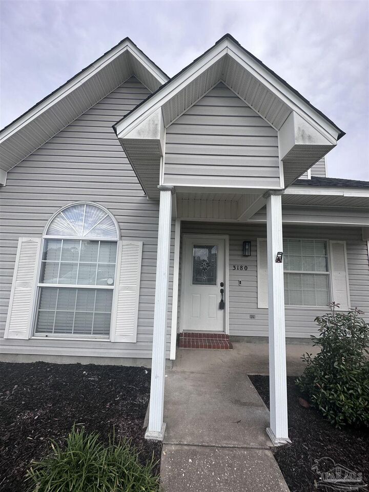 Property Photo: 3180 Birdseye Cir FL 32563