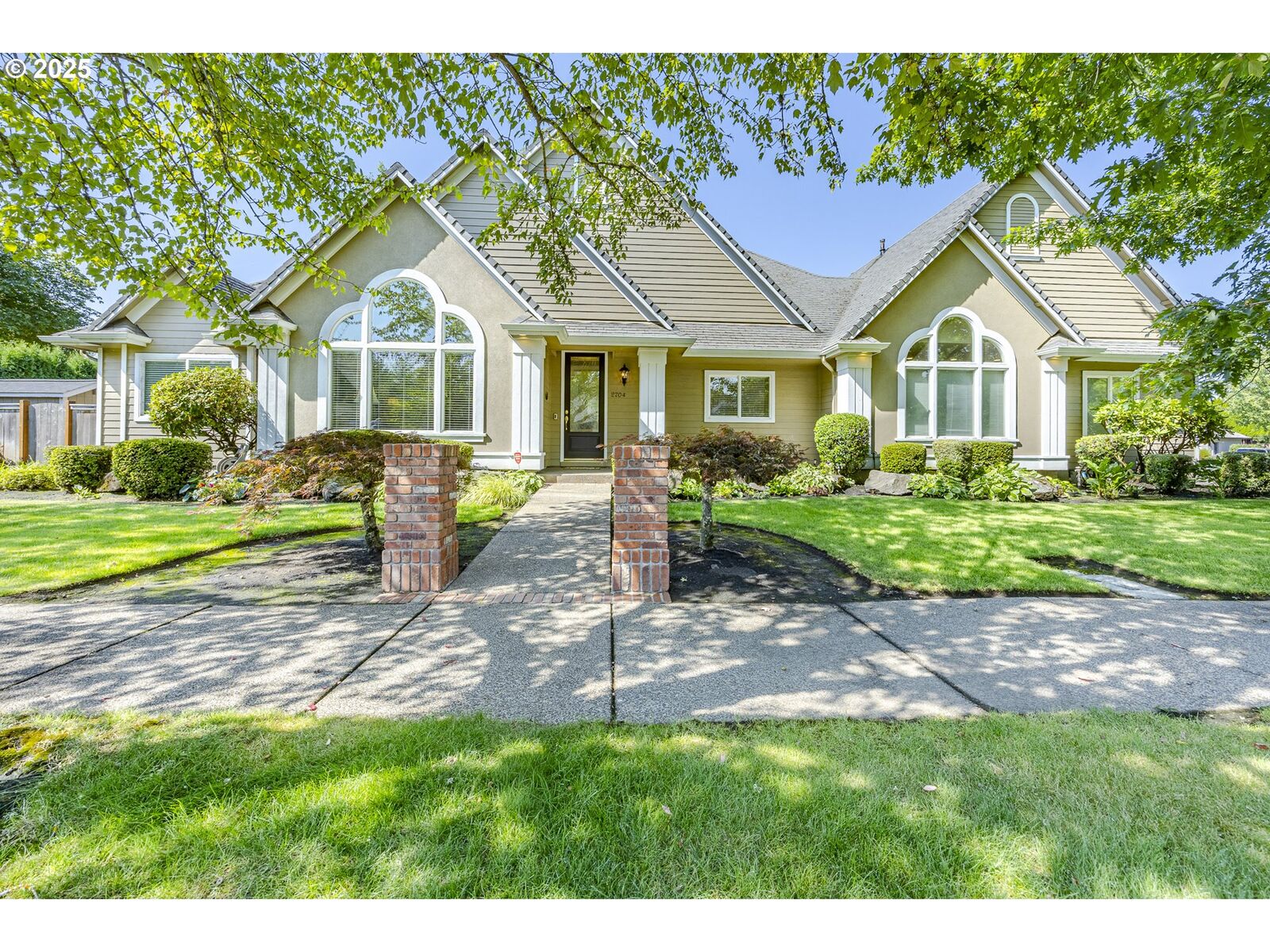 Property Photo:  2704 Martinique Ave  OR 97408 