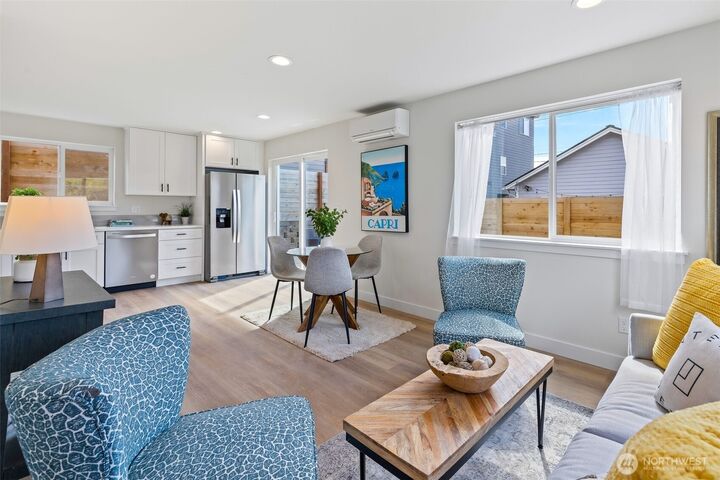 Property Photo: 1040 S Director Street B WA 98108