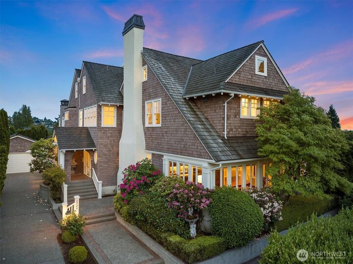 Property Photo: 2720 W Galer Street WA 98199