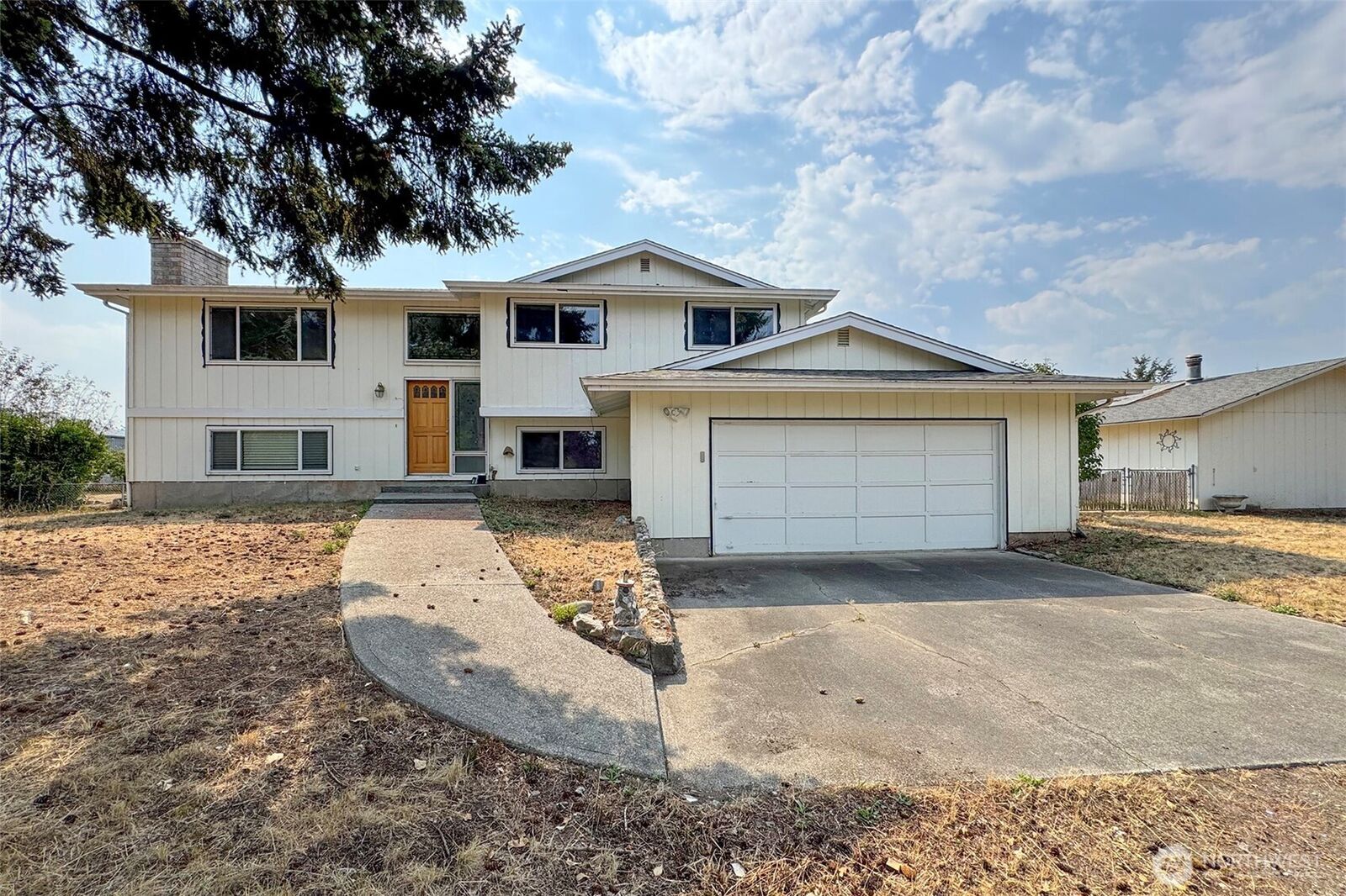 Property Photo: 1021 W Spruce Court WA 98382
