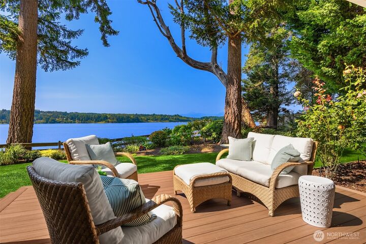 9549  Olympus Beach Road NE  Bainbridge Island WA 98110 photo