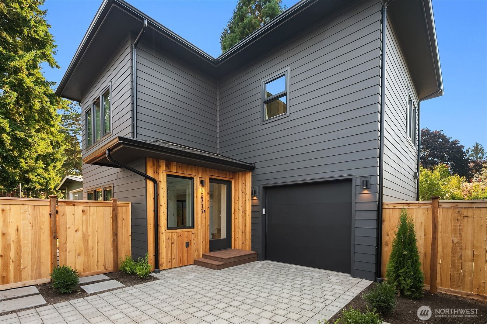 Property Photo: 12717 Dayton Avenue N WA 98133