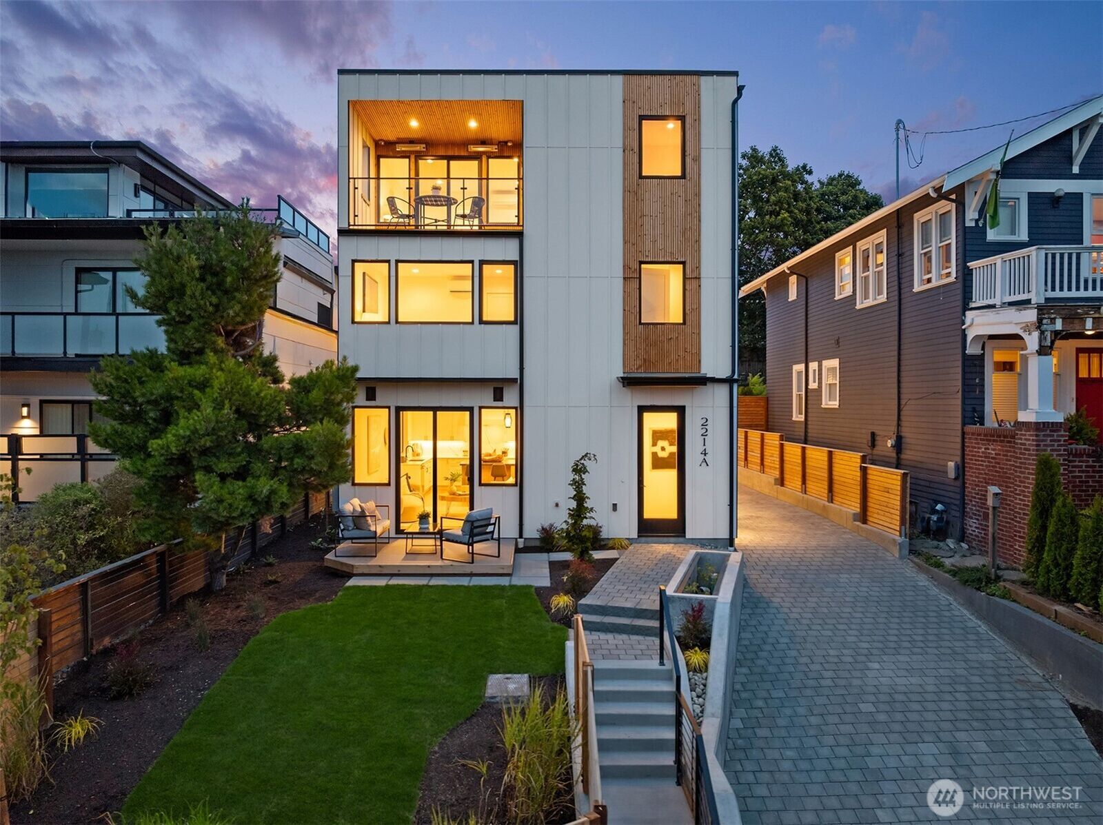 Property Photo:  2214  Broadway  E A  WA 98102 