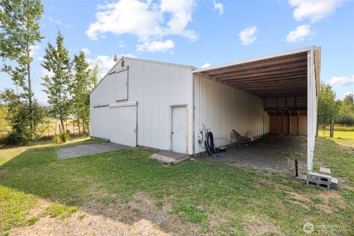 Property Photo: 2584 E Smith Road WA 98226