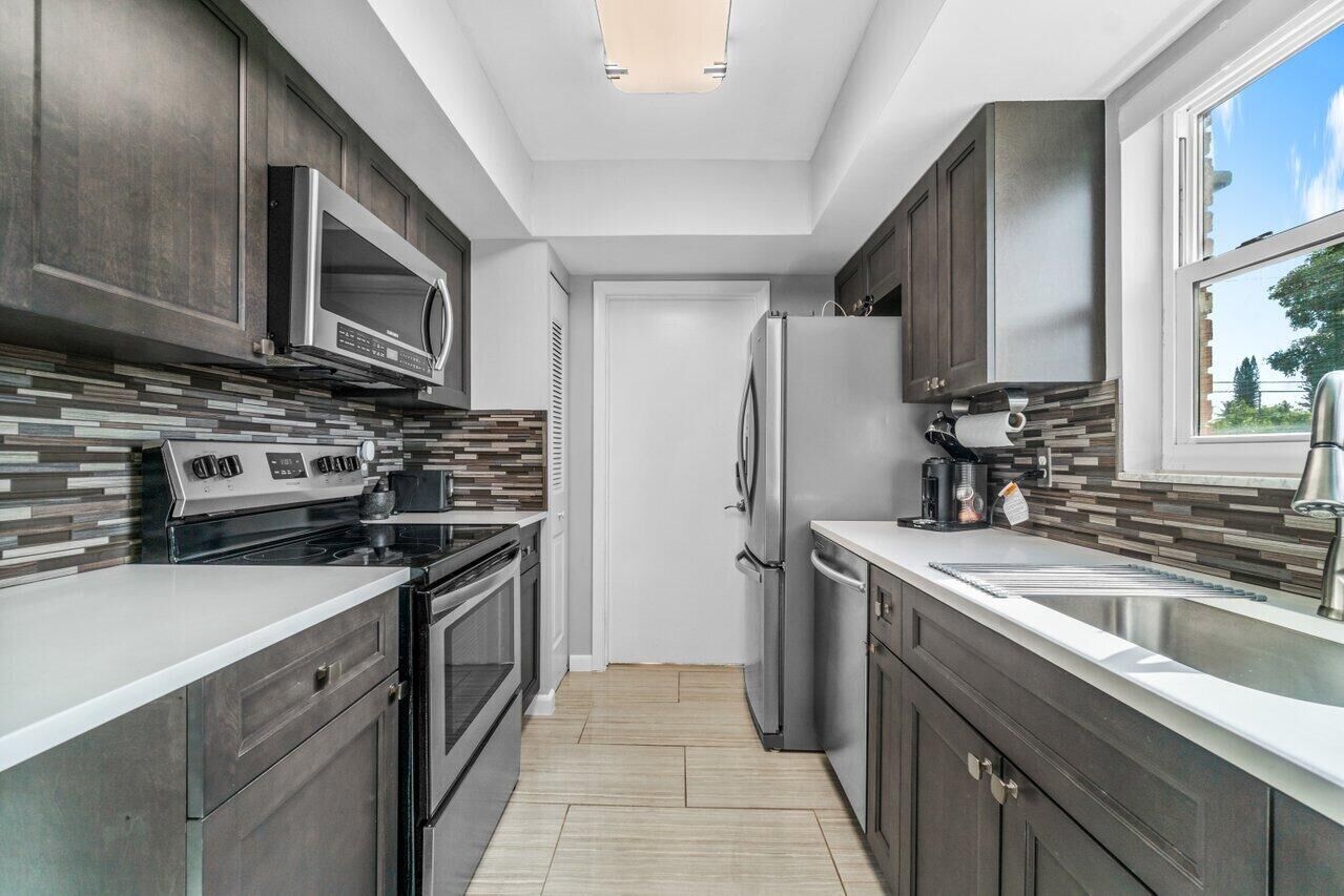 Property Photo: 2037 S Seacrest Boulevard B FL 33435