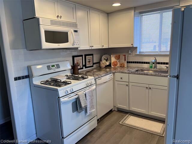 Property Photo: 25159 Franklin Terrace 8 MI 48178