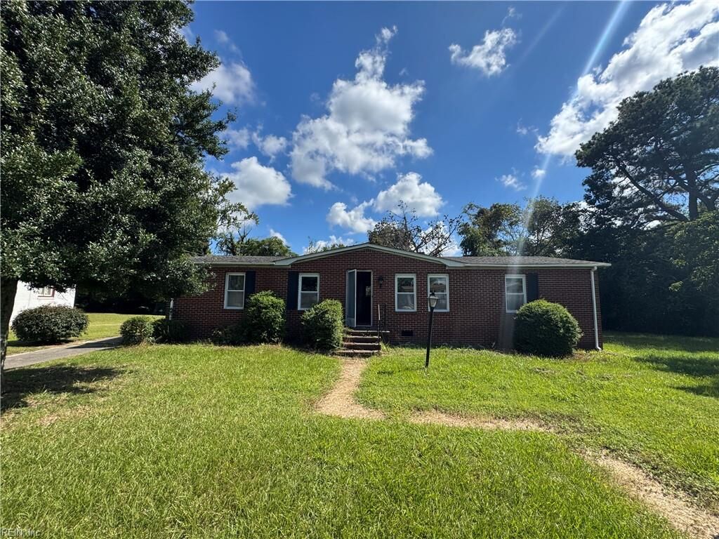 Property Photo: 202 Bunch Ave VA 23434