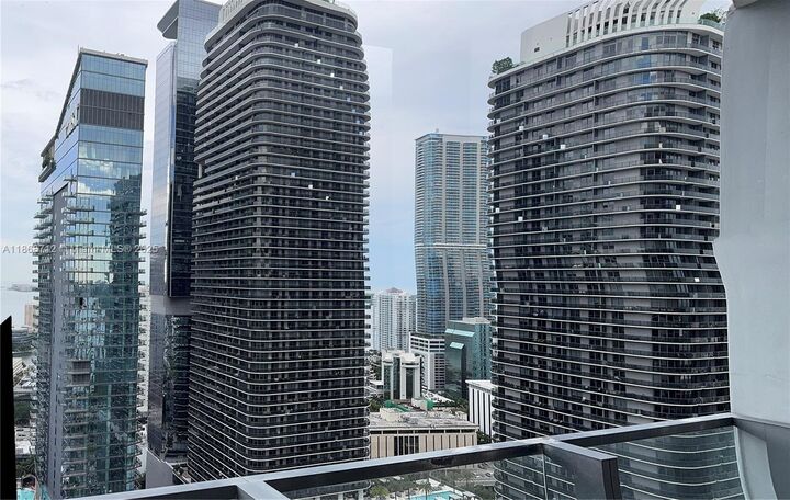Property Photo: 88 SW 7th St 3007 FL 33130