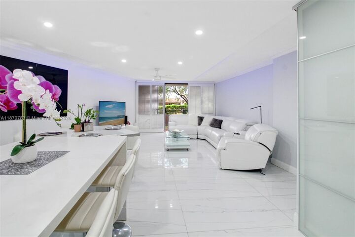 Property Photo: 13951 Kendall Lakes Cir 103A FL 33183