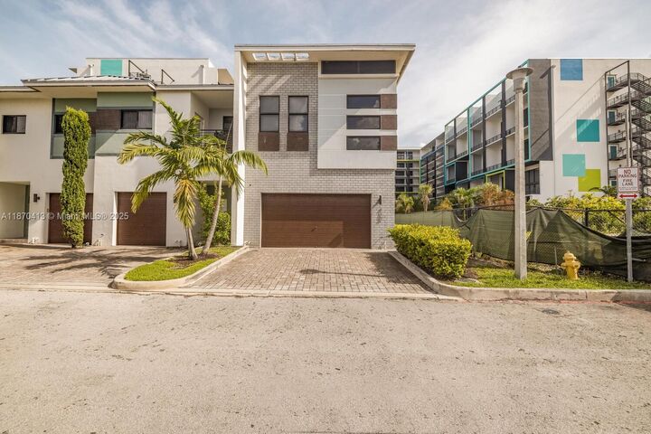 4369 NW 9th St  Plantation FL 33317 photo